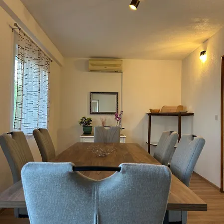 Vacation A&n Lägenhet Kaštel Novi